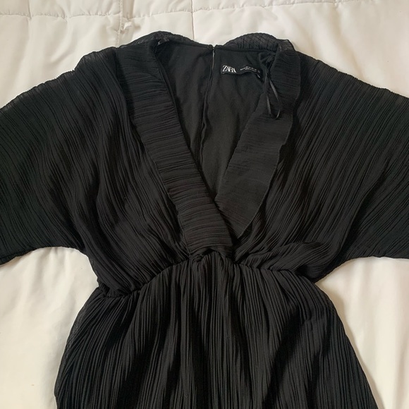 Zara: Short Pleated Jumpsuit - Picture 3 of 4